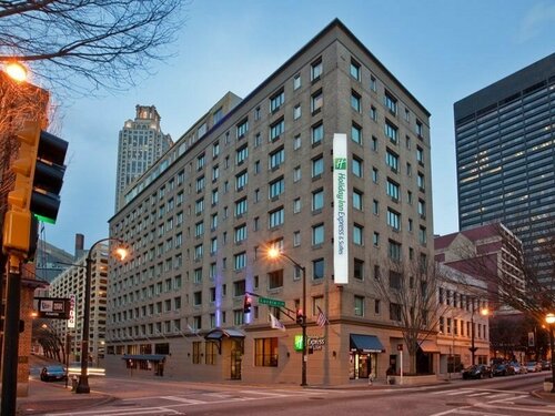 Holiday Inn Express & Suites - Atlanta Downtown by IHG, Забронировать Отель Атланта Джорджия, рядом с Auburn Ave Research Library on African-American Culture and History
