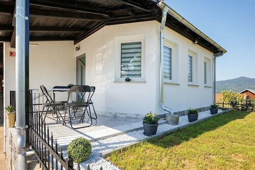 Vineyard cottage Izvir Lahinje, Забронировать Отель Чрномель 