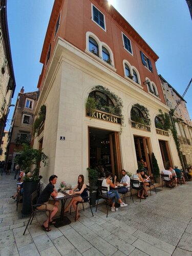 THE SUITES at central Split