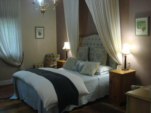 Die Waenhuis Guest House, Забронировать Гостевой дом Отели Джордж с парковкой, рядом с Mediclinic George, Парковка