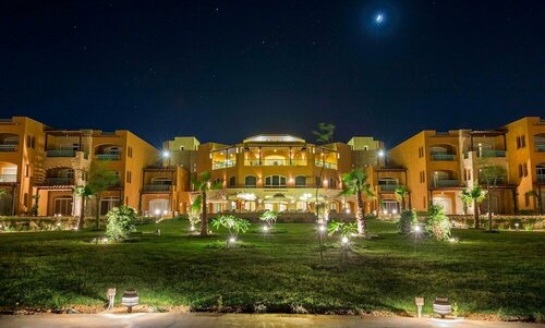 Byoum Lakeside Hotel, Забронировать Отель Отели Qaryat at Ta‘mīr as Siyāḩīyah с парковкой, Парковка