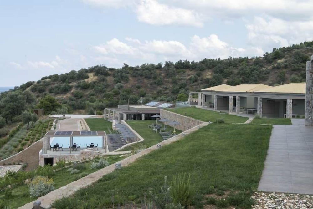 Elimnion Resort