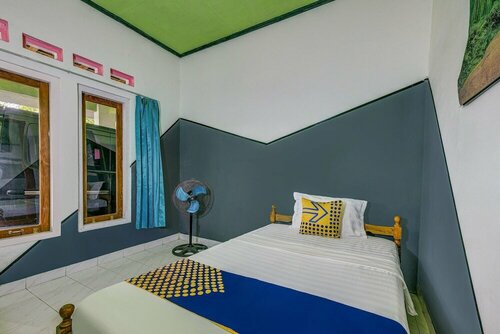 OYO Life 90071 Paralayang View, Забронировать Отель Отели Бату с парковкой, рядом с Парк аттракционов Taman Wisata Tirta Nirwana Songgoriti, Парковка