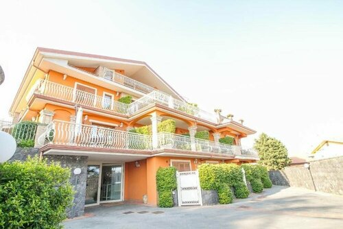 Etna Royal View Bilocale Vista Giardino, Забронировать  Отели в центре Трекастаньи, в центре