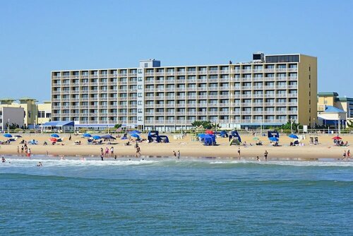 Ramada Plaza by Wyndham Virginia Beach Oceanfront, Book Hotel Virginia Beach hoteller med pool, Swimmingpool