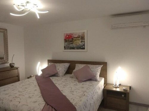 Apartment Lemar - parking and barbecue: A2 ANTIQUE Bol, Island Brac, Брондау Пәтер Brac Island 