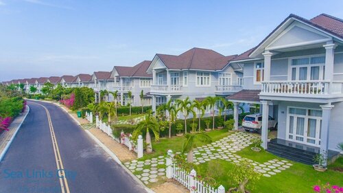 Sea Links Villa Resort & Golf, Забронировать Курортный отель Отели Фантхьет с бассейном, рядом с Каменный пляж Онг Диа, Бассейн