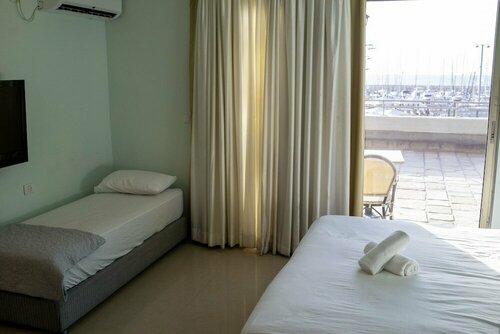 Marina Beach Hotel, Забронировать Отель Отели Тель-Авива с парковкой, рядом с Пляж Мецицим, Парковка