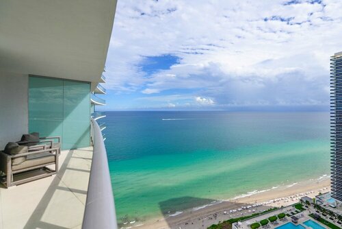 Lyfe Resort & Residences, Забронировать Апарт-отель Отели Голливуд-Бич с бассейном, Бассейн