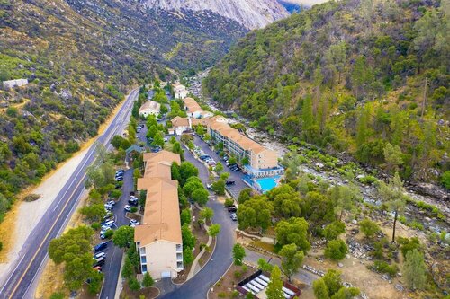 Yosemite View Lodge, Rezervați Hotel El Portal Mariposa County
