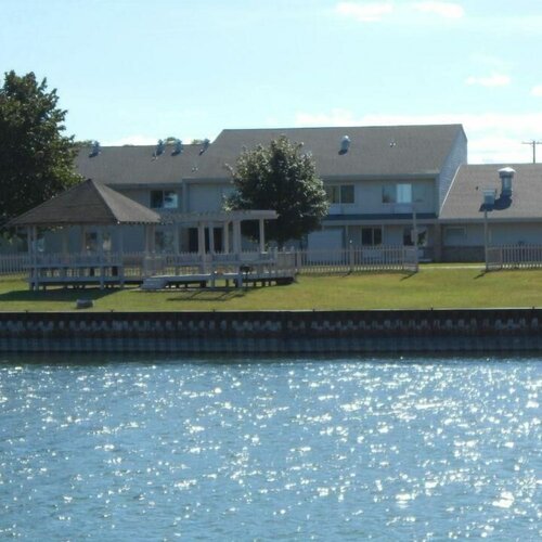 AmericInn by Wyndham Oscoda Near AuSable River, Book Hotel Hoteller i Michigan med parkering, Parkering