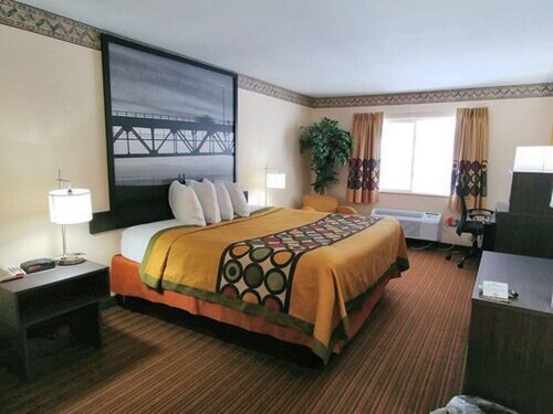 Super 8 by Wyndham Big Rapids, Prenota Hotel Big Rapids Michigan
