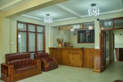 Peak Hotel