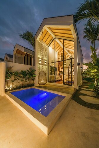Villa Tiny: Romantic A-Shape 1br Villa Close to Nyanyi Beach