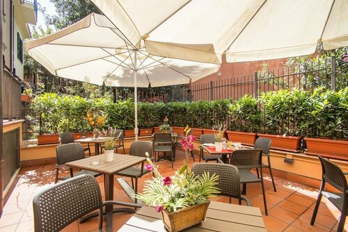 Hotel Espana - Gruppo BLAM HOTELS, Забронировать Отель Вокзал Термини , рядом с Verano Cemetery