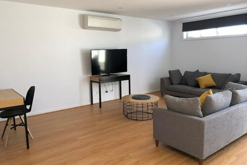 Phillip Island Townhouse, Book Hotel Hoteller i Cowes med parkering, Parkering