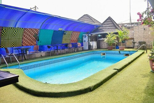 Dublina Suites, Забронировать Отель Отели Amuwo Odofin с бассейном, Бассейн