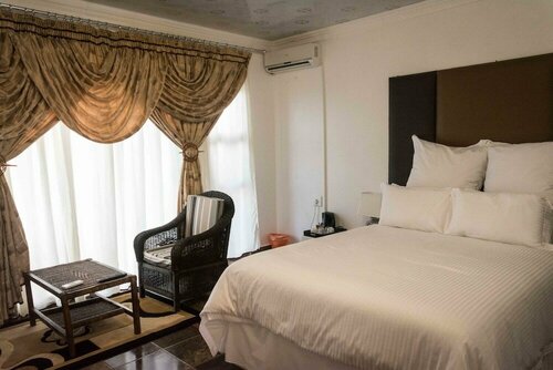 Fullmoon Paradise Lodge, Забронировать Отель Отели Мокопане с бассейном, Бассейн