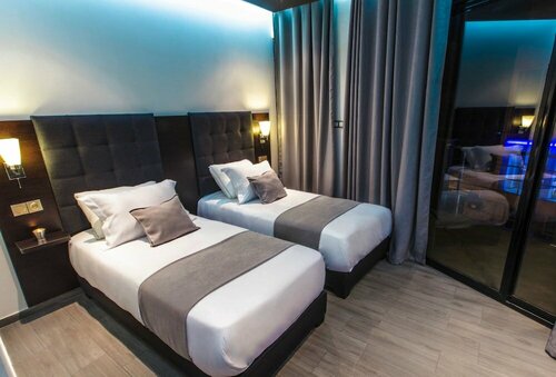Calypso, Prenota Hotel Ain El Turk 