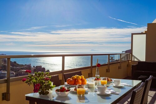 Ático soleado con vistas al mar, Забронировать Отель Отели Кульера с парковкой, Парковка