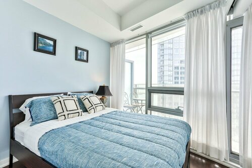 Exquisite 55th Floor 2Bed/2bath+Parking, Забронировать Отель Отели Торонто с парковкой, Парковка