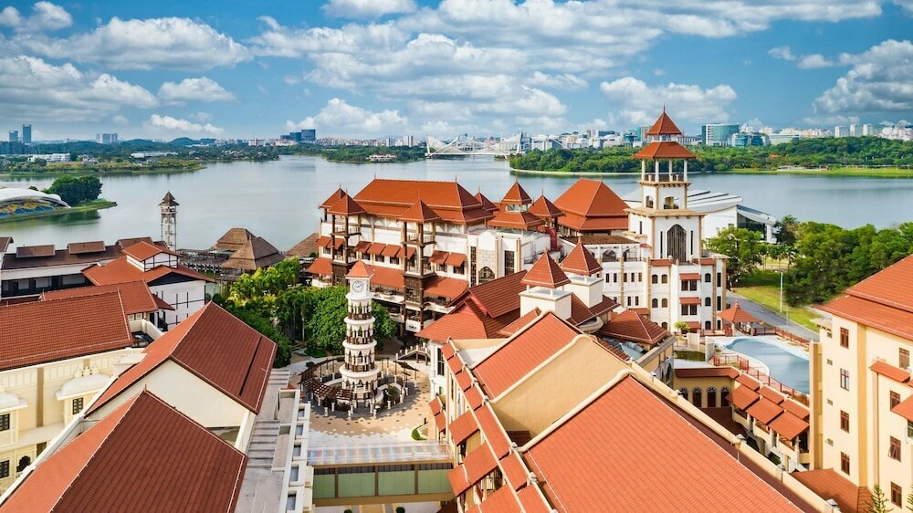 DoubleTree by Hilton Putrajaya Lakeside