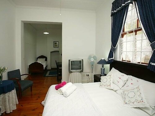 District Six Guesthouse, Забронировать Отель «постель и завтрак» Отели Кейптауна с парковкой, Парковка