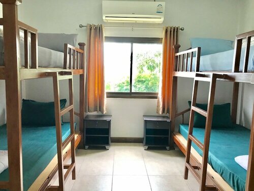 Hiranyika Cafe and Bed, Забронировать Отель Чавенг-Ной-Бич Самуи