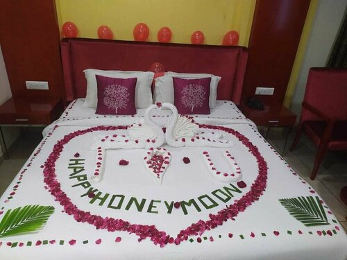 Pride Biznotel - The Maison Anand, Забронировать Отель Отели Ананда 3 звезды, 3*