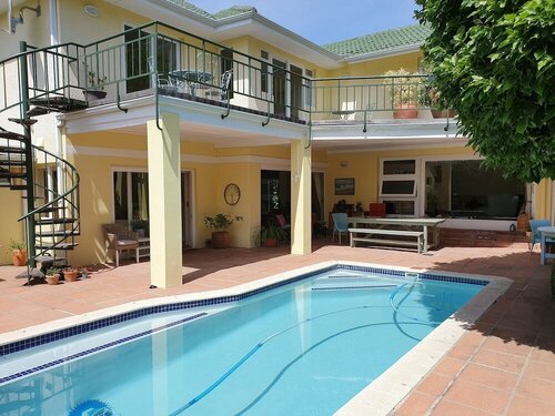 On Pinewood Guest House, Забронировать Гостевой дом Newlands Гудвуд