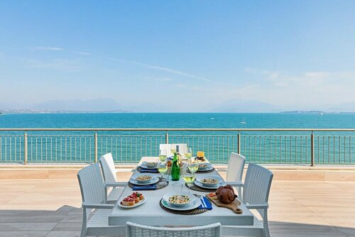 Residenza Miralago With Pool - Ground Floor Studio Apartment, Забронировать Апартаменты/квартира Апартаменты Дезенцано-дель-Гарды, Апартаменты/квартира