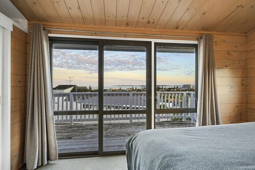 Stunning Ocean Escape - Seaviews-Netflix, Забронировать Отель Отели региона Окленда с парковкой, Парковка