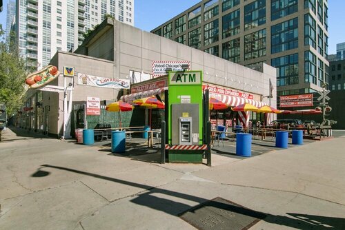 1BR Apt near Pay Parking in West Loop