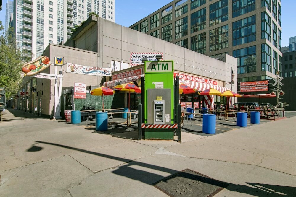 1BR Apt near Pay Parking in West Loop