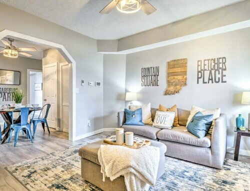 Urban Chic Townhome Near Downtown, Забронировать Апартаменты/квартира Отели Индианаполиса с парковкой, Парковка