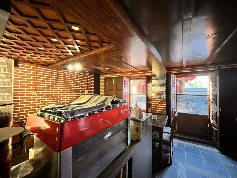 लुनिवा रेस्टुरेन्ट र गेस्ट हाउस