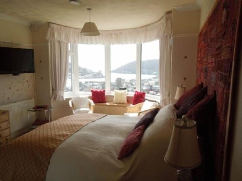 Mounthaven Guest House, Rezervați Pensiune Hoteluri în centrul Dartmouth, hoteluri în centrul Dartmouth, Parcare