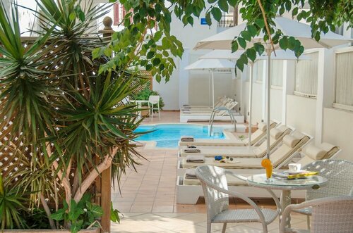 Aeolis Boutique Hotel, Забронировать Бутик-отель Отели острова Наксоса с бассейном, рядом с Археологический музей Наксоса, Бассейн