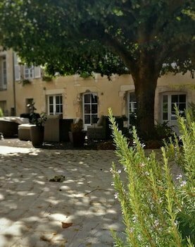 Notre Dame Chauvigny - Chambres d'hôtes, Забронировать Гостевой дом Отели Шовиньи с парковкой, Парковка