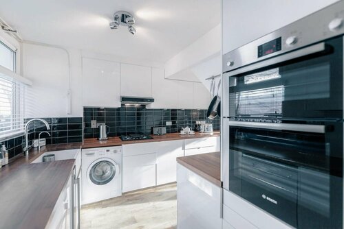 3 Bedroom House With Garden in Brixton, Забронировать Апартаменты/квартира Ламбет Лондон, рядом с Площадь Виндраш