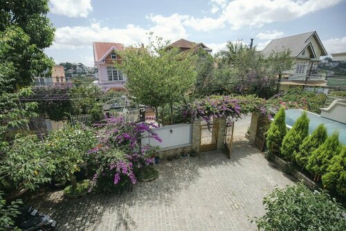 D House Dalat, Забронировать Отель Отели Ламдонг с парковкой, Парковка