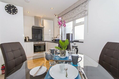 1 Bed- Mess Deck by Pureserviced, Rezervați Hotel Plymouth Devon