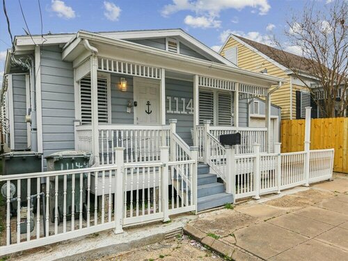 River & Ezra's Playhouse, Book Hotel Galveston Houston