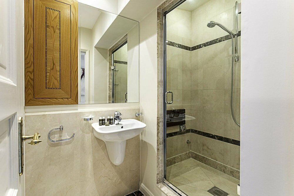 Lovely, Stylish Two-bedroom Kensington Home