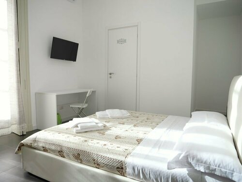 Corso Umberto 22 Guest House, Забронировать Гостевой дом Отели Неаполя с завтраком, рядом с Площадь Пьяцца-Беллини, Завтраки