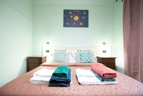 B&B Colorful Suite Yard, Забронировать Отель «постель и завтрак» Трастевере Рим, рядом с Больница Святого Камилло
