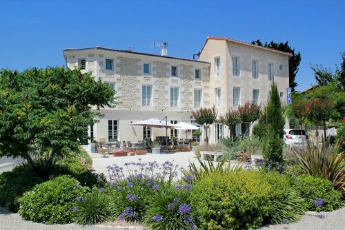 Logis Hotel Le Richelieu - Royan Atlantique, Забронировать Отель Сожон Приморская Шаранта, рядом с Saujon Thermal Baths