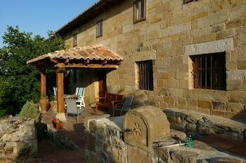 Casa Rural Los Abedules - Casas Valrural, Забронировать Отель Агилар-де-Кампоо Паленсия