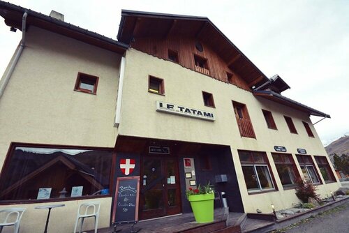 Hotel Le Tatami, Book Hotel Hoteller i Rhône-Alps med parkering, Parkering