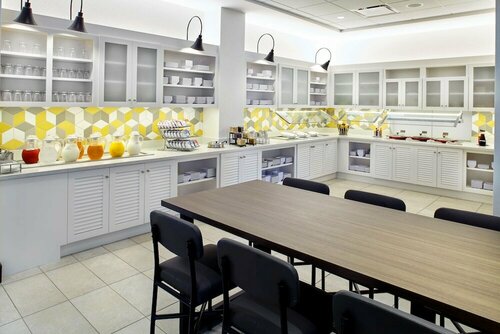 Hyatt Place Cleveland/Lyndhurst/Legacy Village, 预订 酒店 Lyndhurst 俄亥俄州